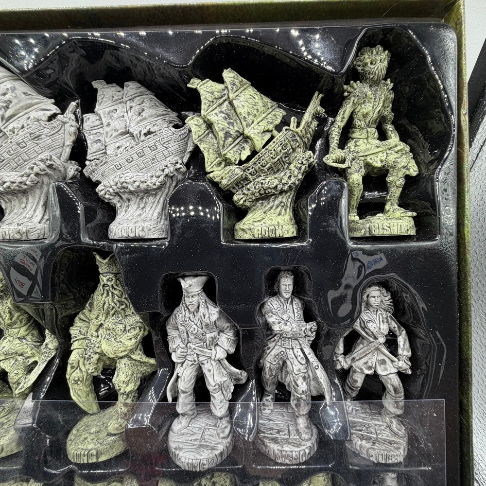Disney Pirates of the Caribbean Dead Mans Chest Chess Collectors Edition 2006 - Picture 11 of 15